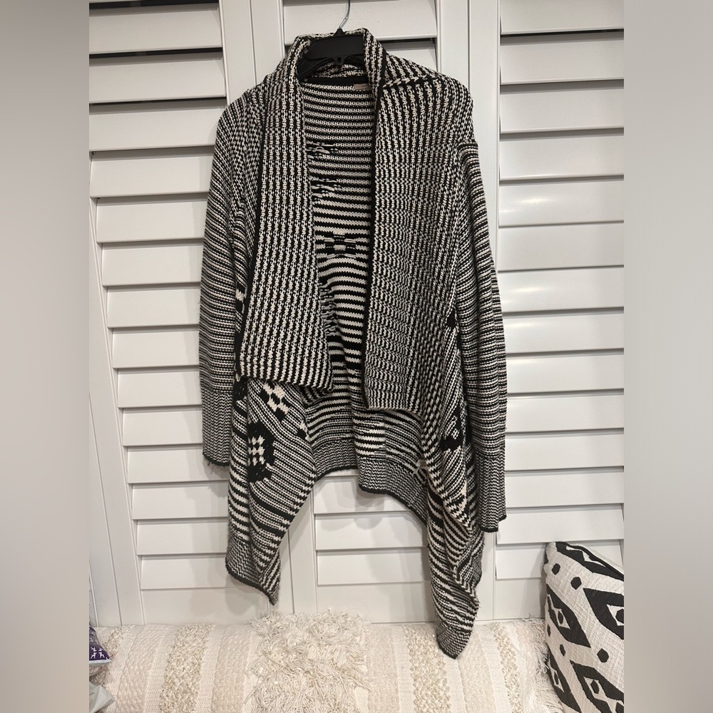 GAP drapey cardigan aztec knit print